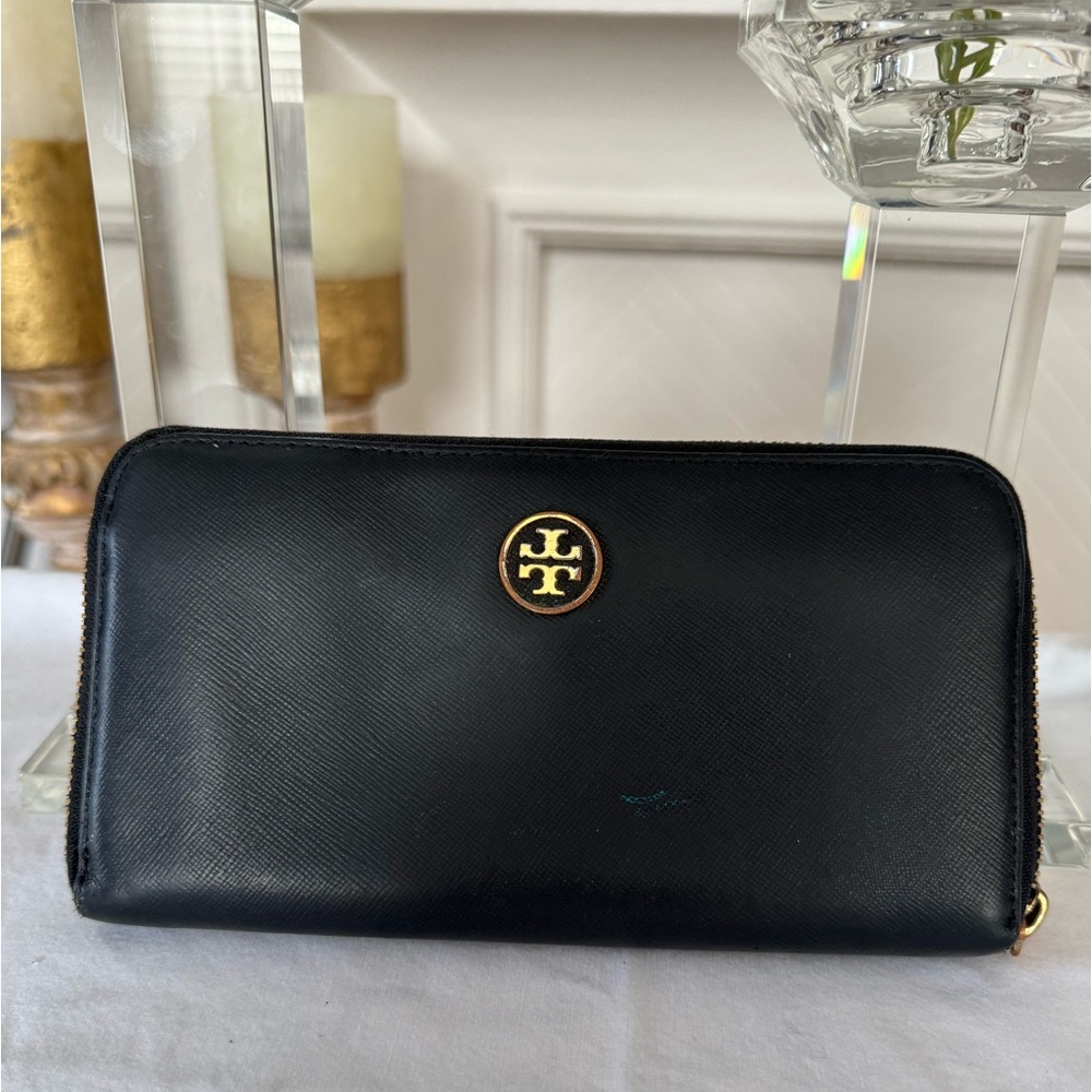 Tory Burch Black Zipper Leather Wallet